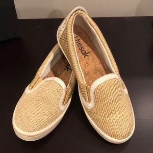 The sak Cadenza slip on sneakers. bamboo. Size 7